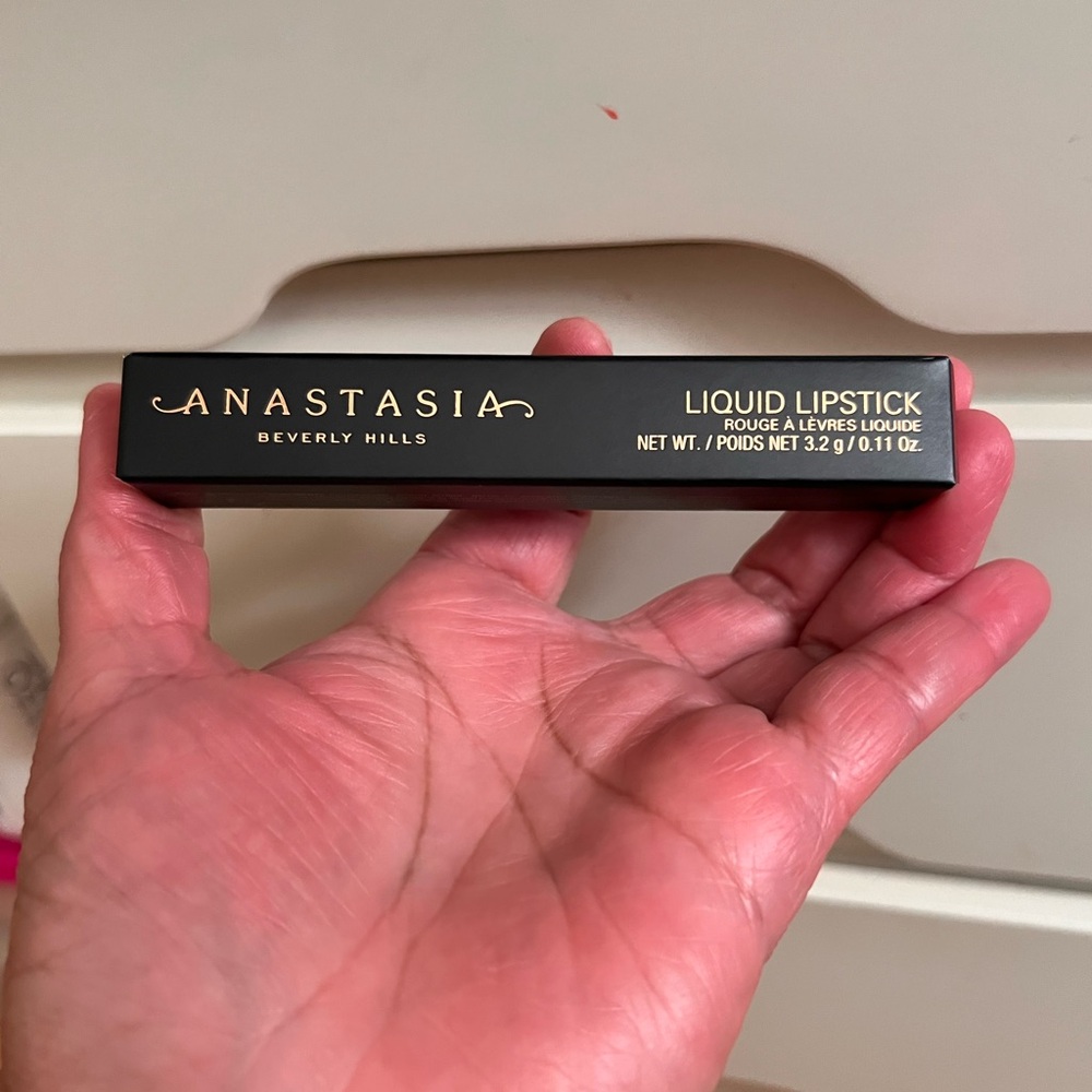 New ANASTASIA BEVERLY HILLS LIQUID LIPSTICK and the color DAZED.